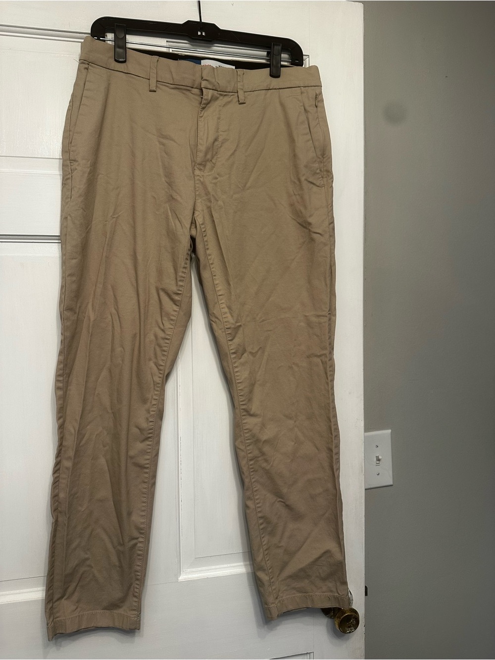 Old Navy Men's Chinos in Khaki Tan